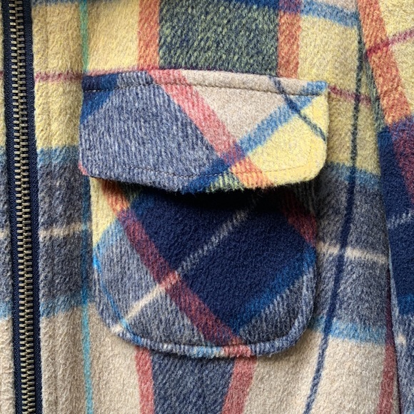 Plaid Fall Jacket. - Picture 4 of 13